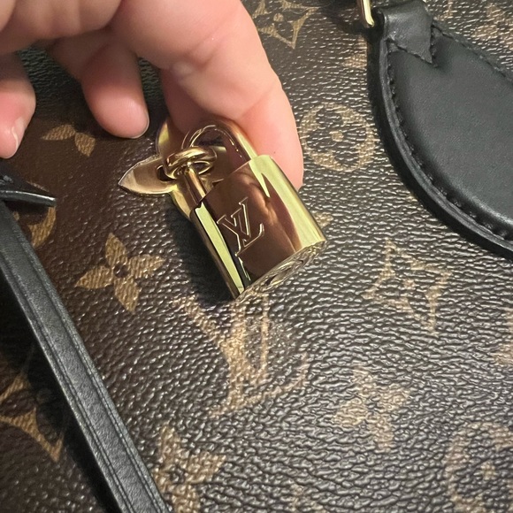 Louis Vuitton Monogram Flower Zipped Tote MM Black - Picture 4 of 16